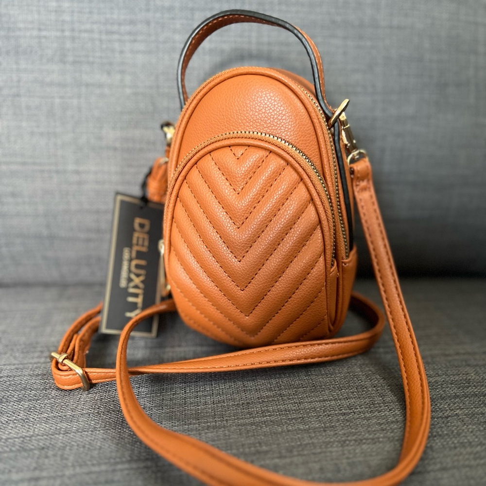 NWT DELUXITY LOS ANGELES SMALL CROSSBODY SHOULDER BAG